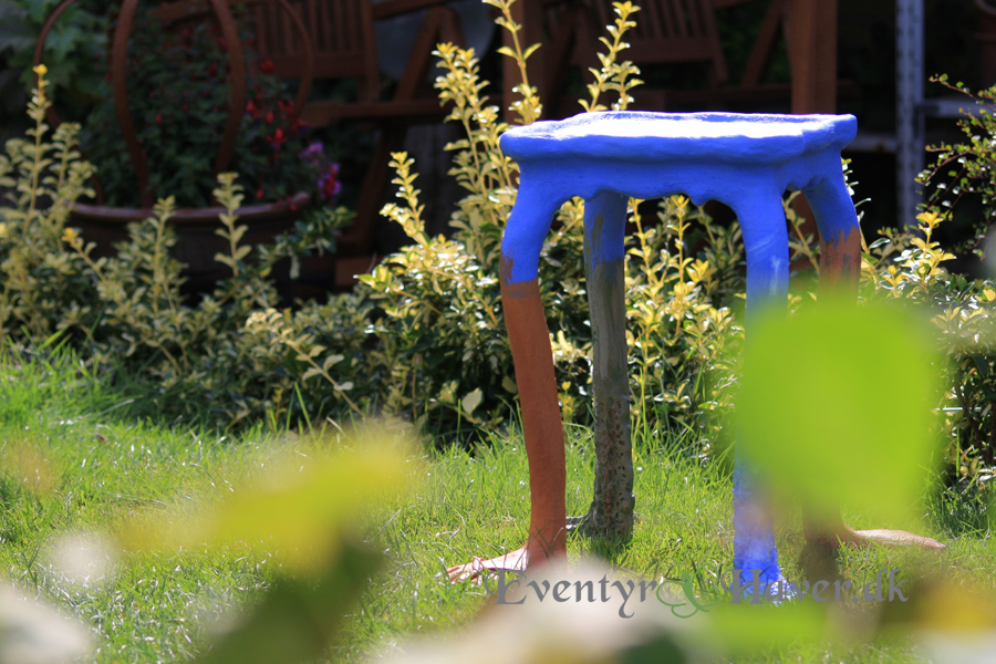 Formbart fiberbeton skulptur lavet i makemake. 