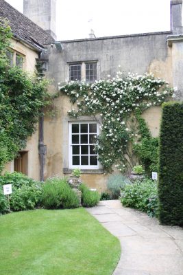 Rose op ad muren på Badminton House