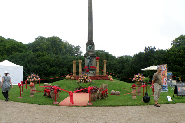 eh-glf-7-2010 Eventyrlige blomster dekorationer ses rundt om i Frederiksborg slotshave