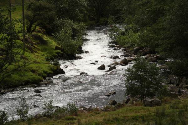 En af Norges mange fosser løber langs med Baroniets marker - Hatteberg Fossen